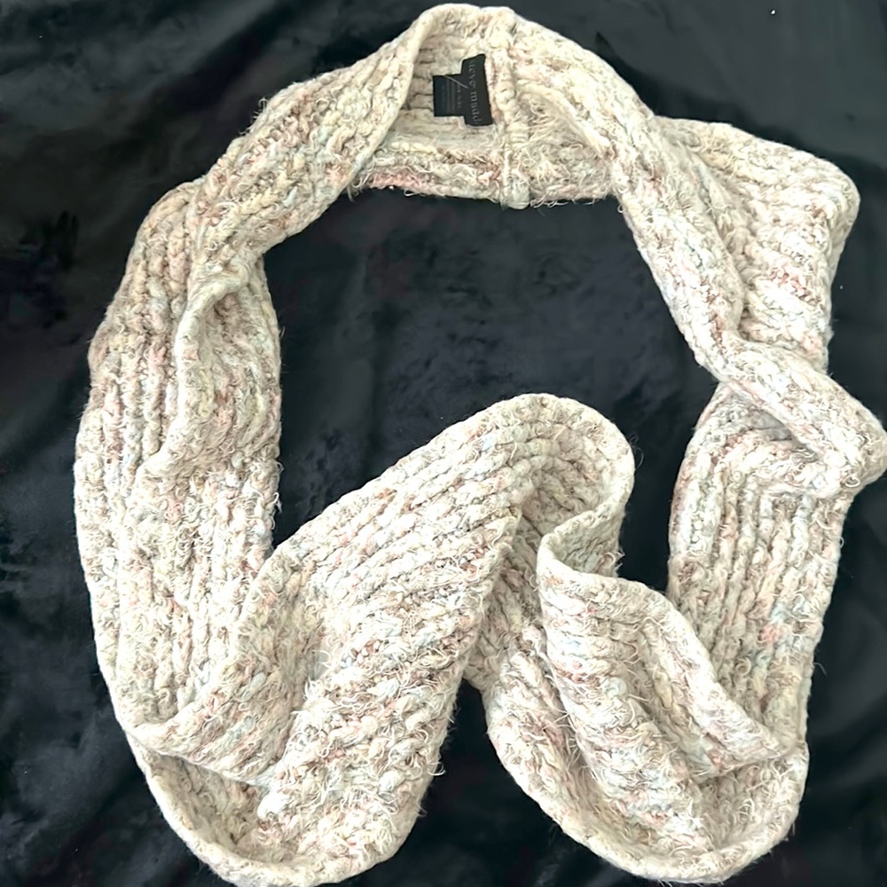 Super soft Steve Madden scarf